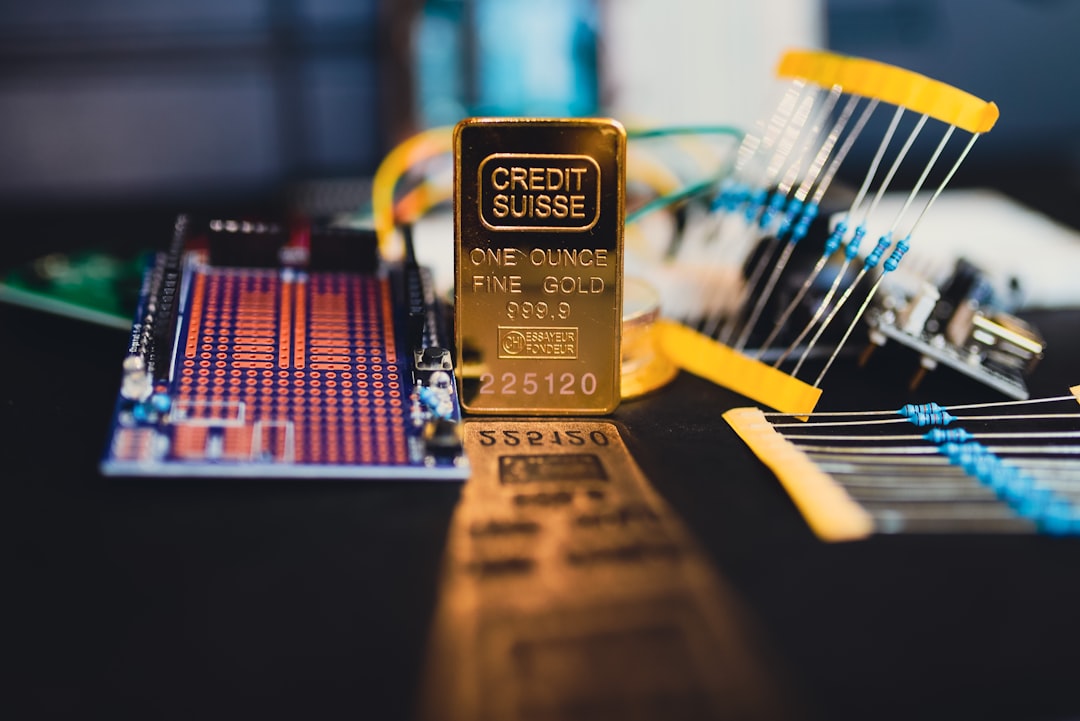 Digital Gold Investment Pros and Cons: How Dhahaby Unlocks Superior Asset Liquidity